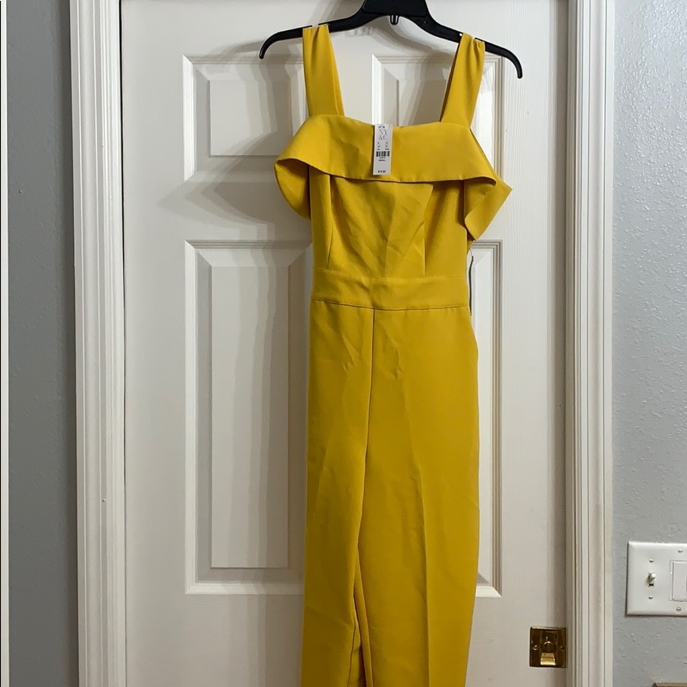 NY&CO mustard colored drop shoulder jumpsuit szS